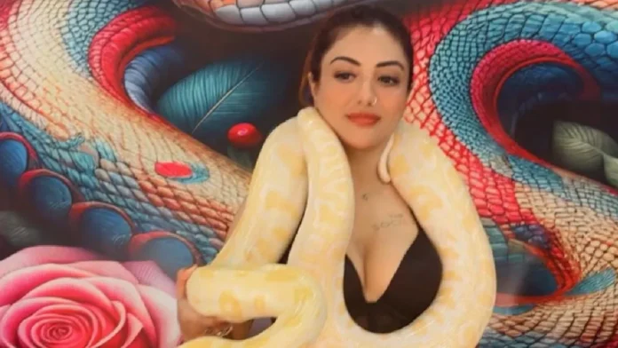 Khushi Mukherjee charms fans with effortless style and proves fashion icon